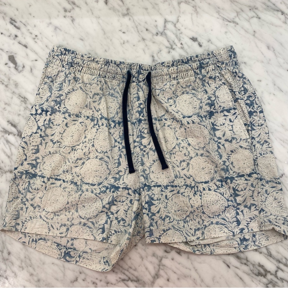 Men's Todd Snyder Blue Batik pattern Shorts, Size Medium